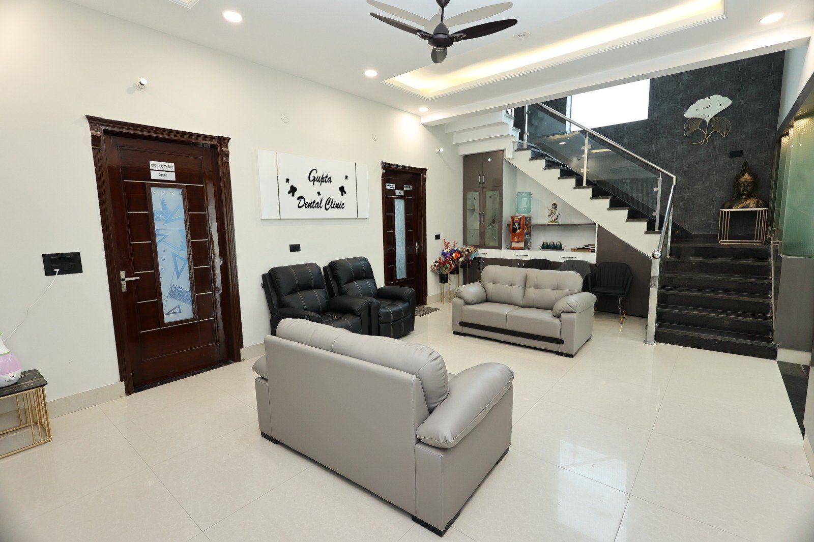Main Patient Lounge & Waiting Area