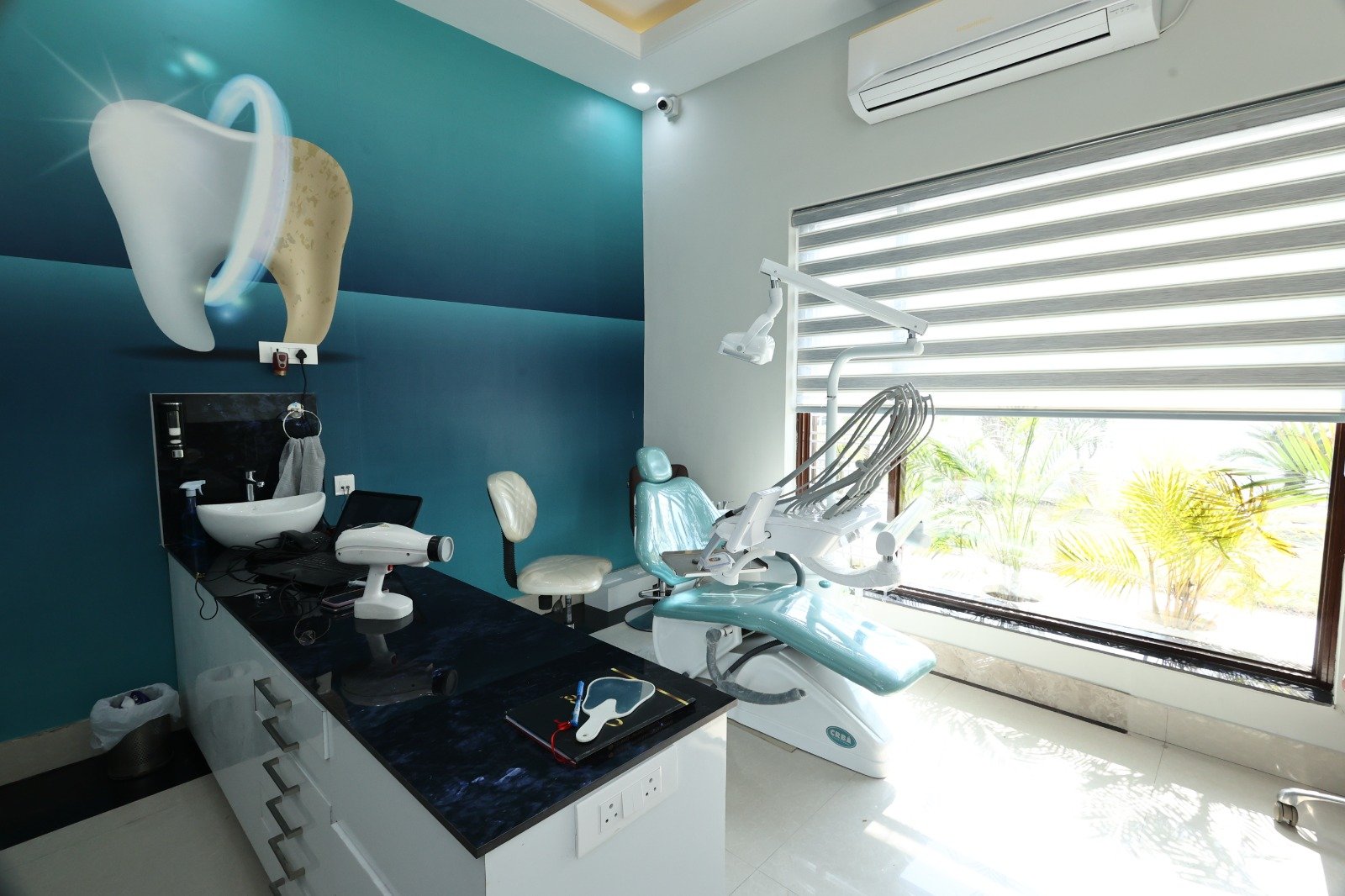 Sunlit Consultation & Treatment Bay